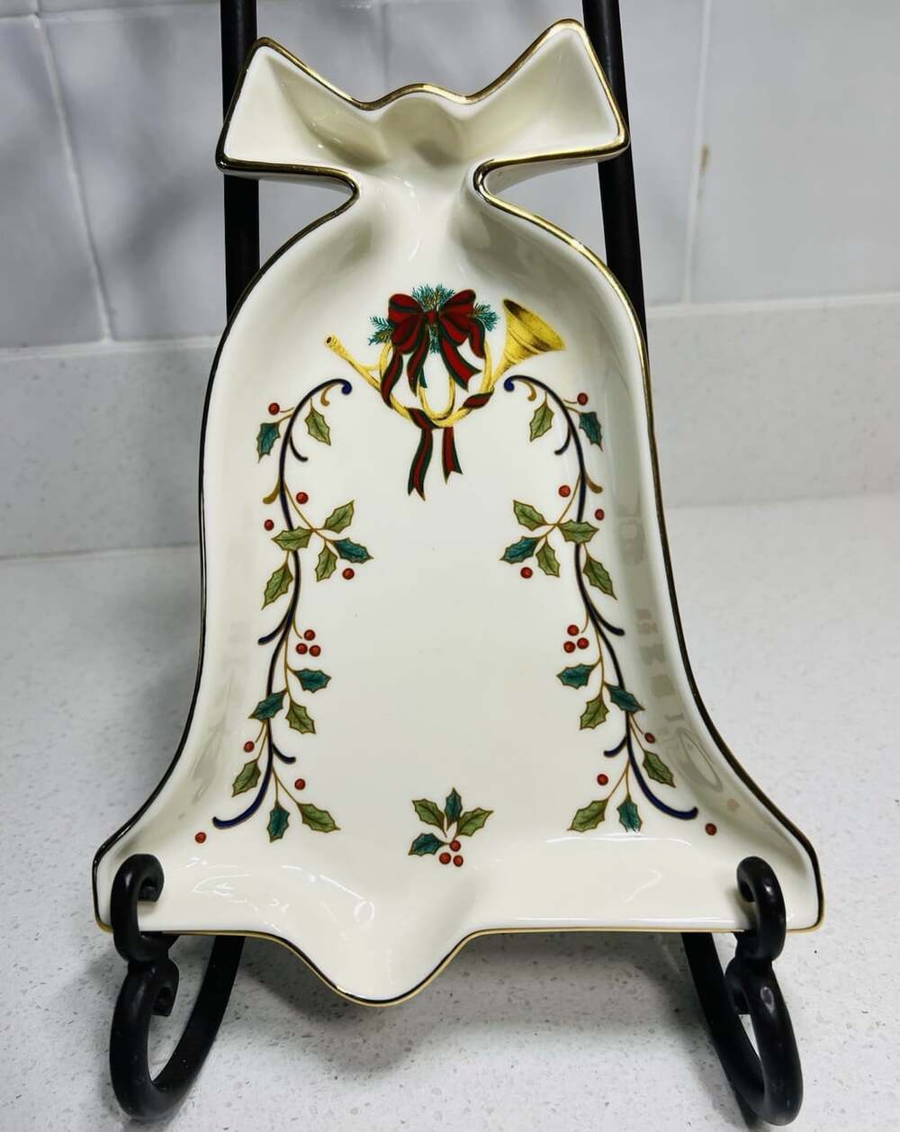 Mikasa Holiday Elegance Christmas Bell Dish FK001 Gold Trim Holly